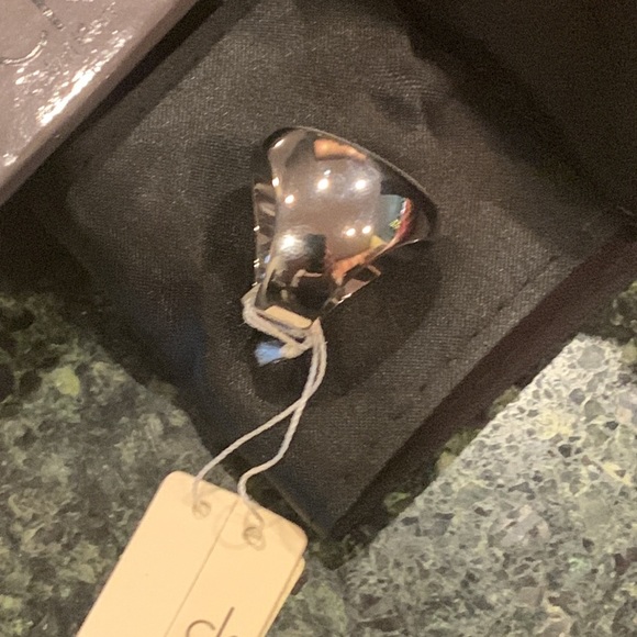 CALVIN KLEIN fashion ring white oval stone silver toned metal heavy jewelry new - Picture 3 of 9